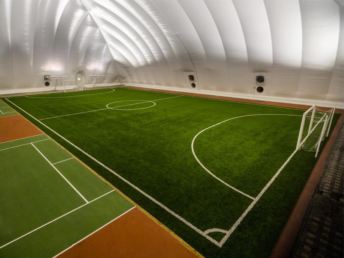 Officers Club & Hotel Abu Dhabi Esterno foto The indoor football pitch