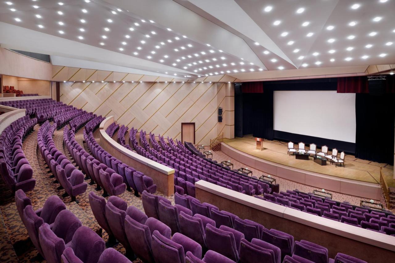 Officers Club & Hotel Abu Dhabi Esterno foto The Auditorium