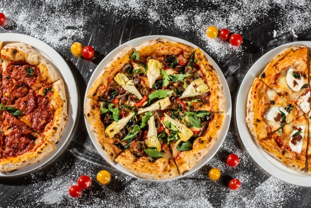 Officers Club & Hotel Abu Dhabi Esterno foto Pizzas from the restaurant