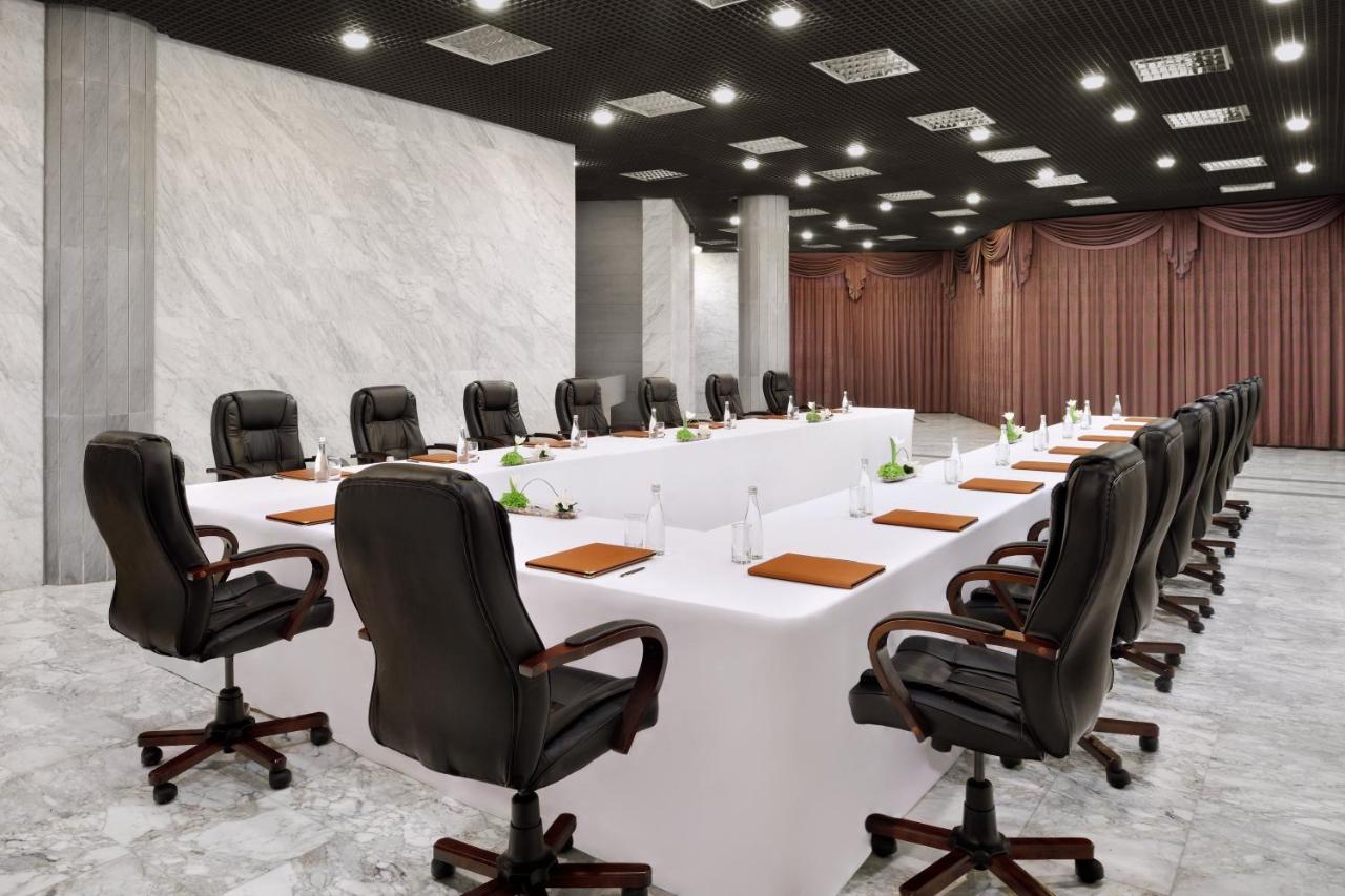 Officers Club & Hotel Abu Dhabi Esterno foto Boardroom