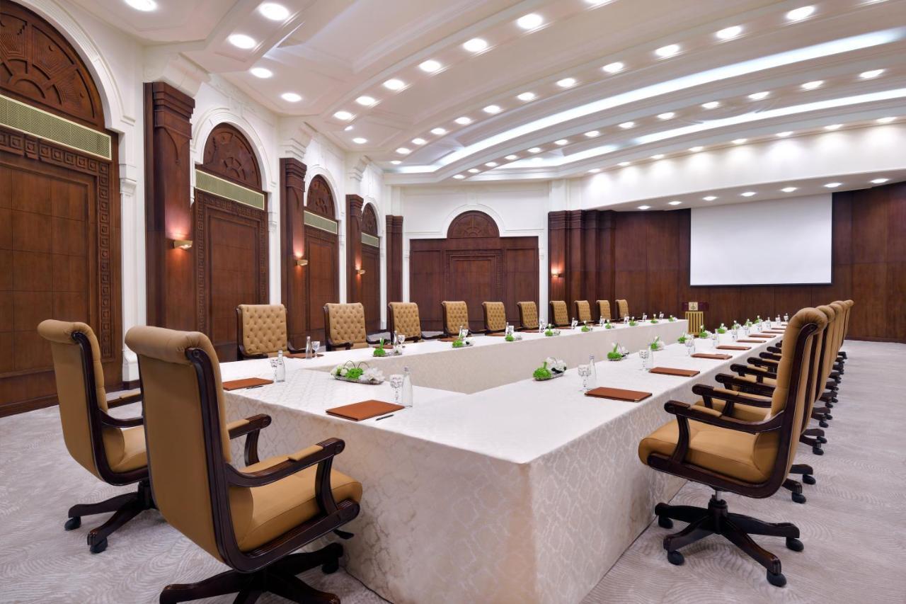 Officers Club & Hotel Abu Dhabi Esterno foto Meeting room at the Taj Mahal Palace, Mumbai